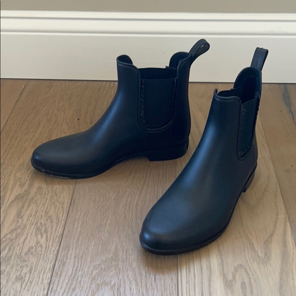 Spring’s here! Ankle rain boot bootie